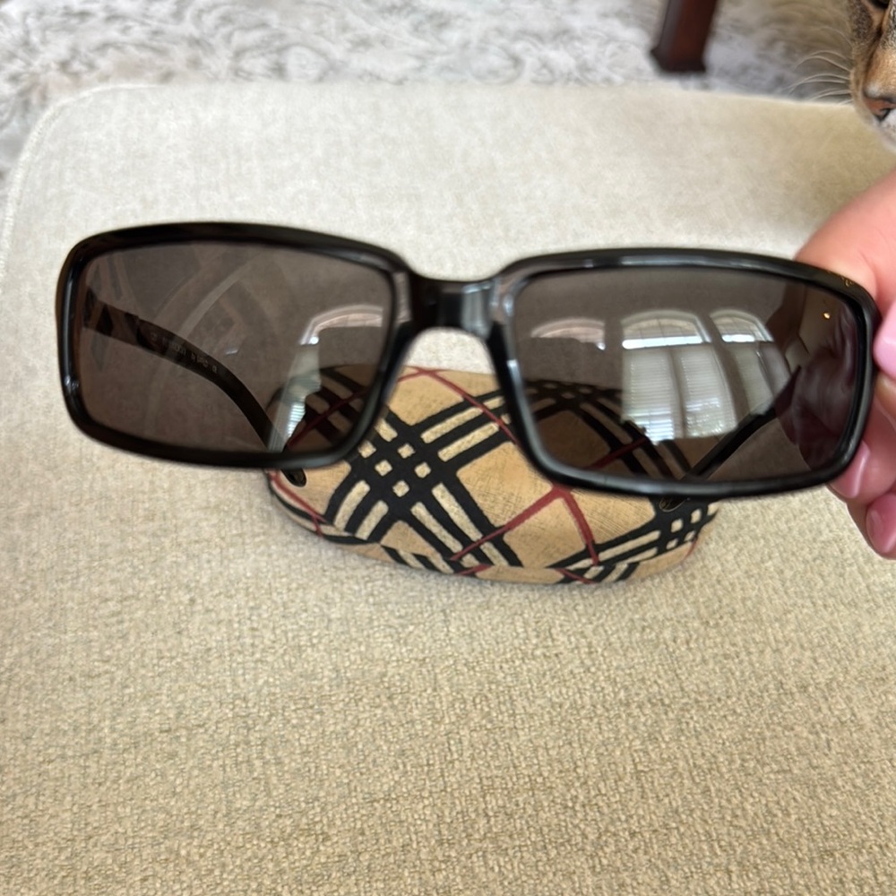 Burberry Black Sunglasses with Classic Check Case - Picture 5 of 9